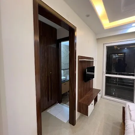 Lime Tree Two Bhk Service Apartment Golf Course Road Gurgaon Exterior photo