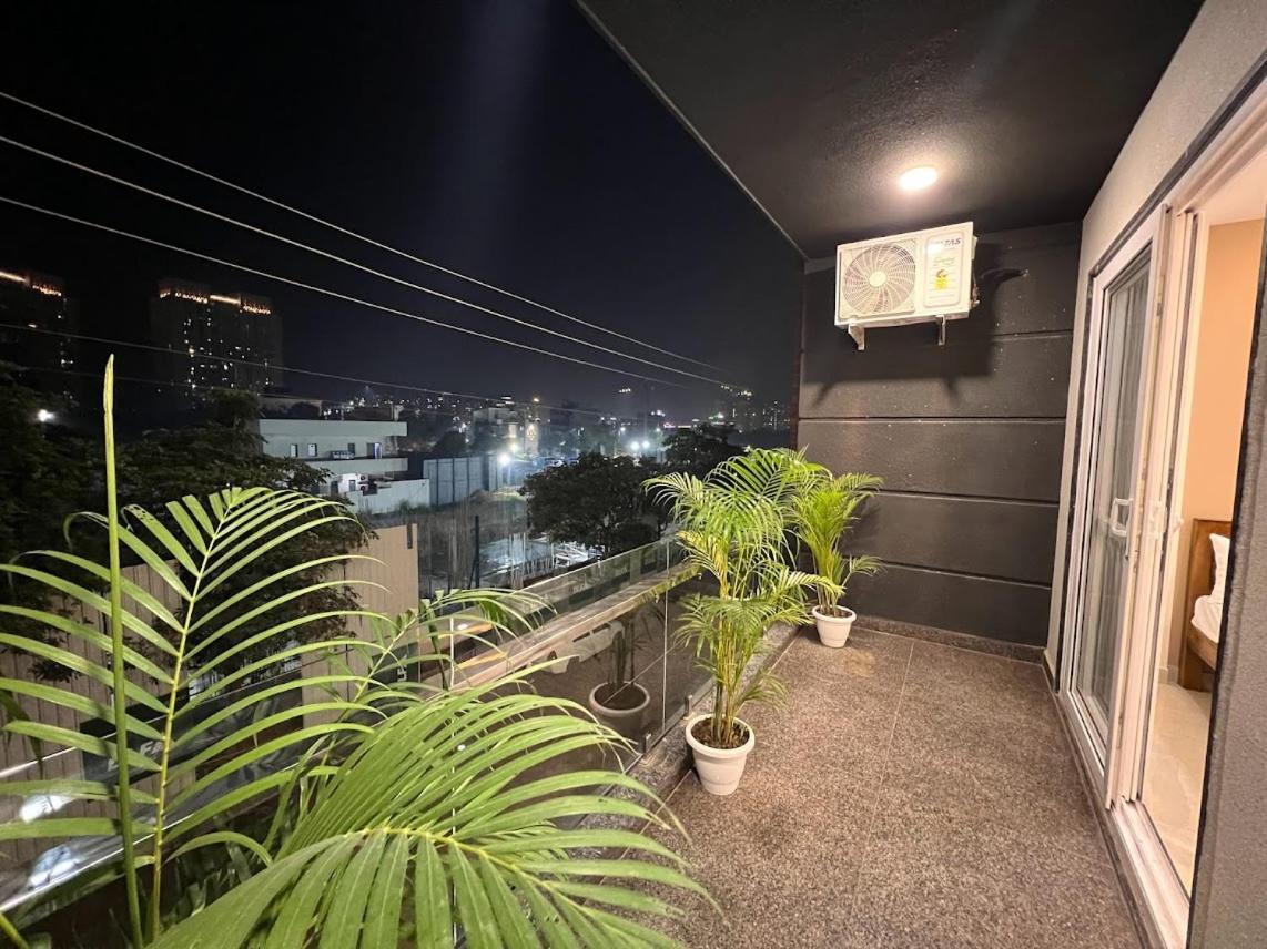 Apartment Lime Tree Two Bhk Service Golf Course Road *