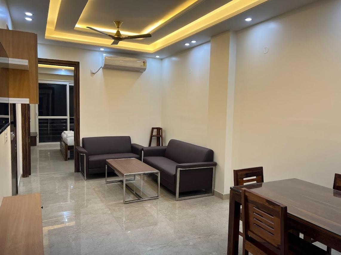 Apartment Lime Tree Two Bhk Service Golf Course Road *