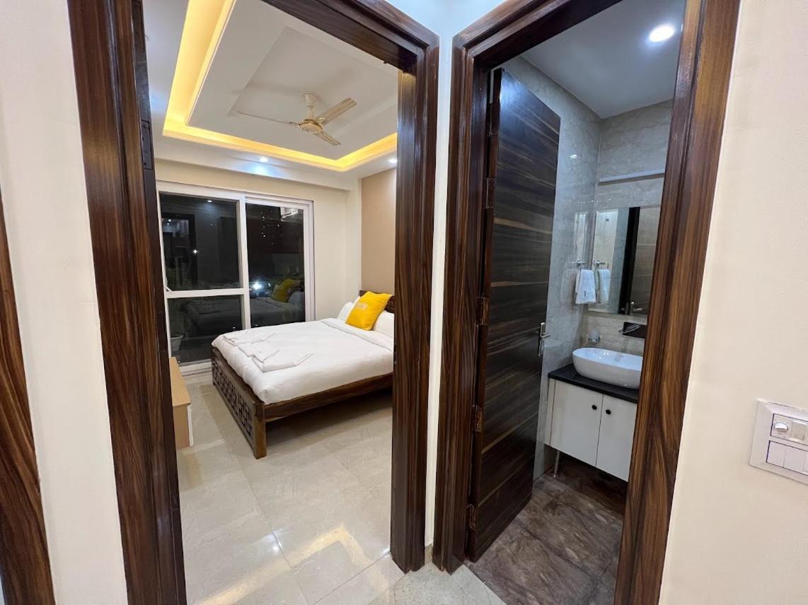 Lime Tree Two Bhk Service Golf Course Road * Gurgaon