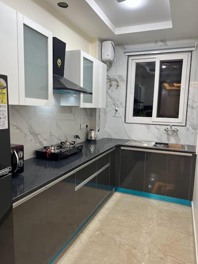 Apartment Lime Tree Two Bhk Service Golf Course Road *