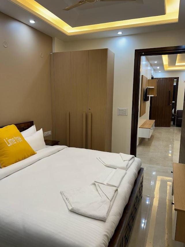 Apartment Lime Tree Two Bhk Service Golf Course Road *