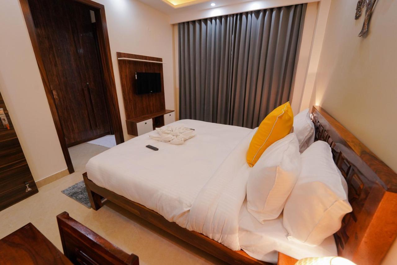 Lime Tree Two Bhk Service Golf Course Road Apartment *