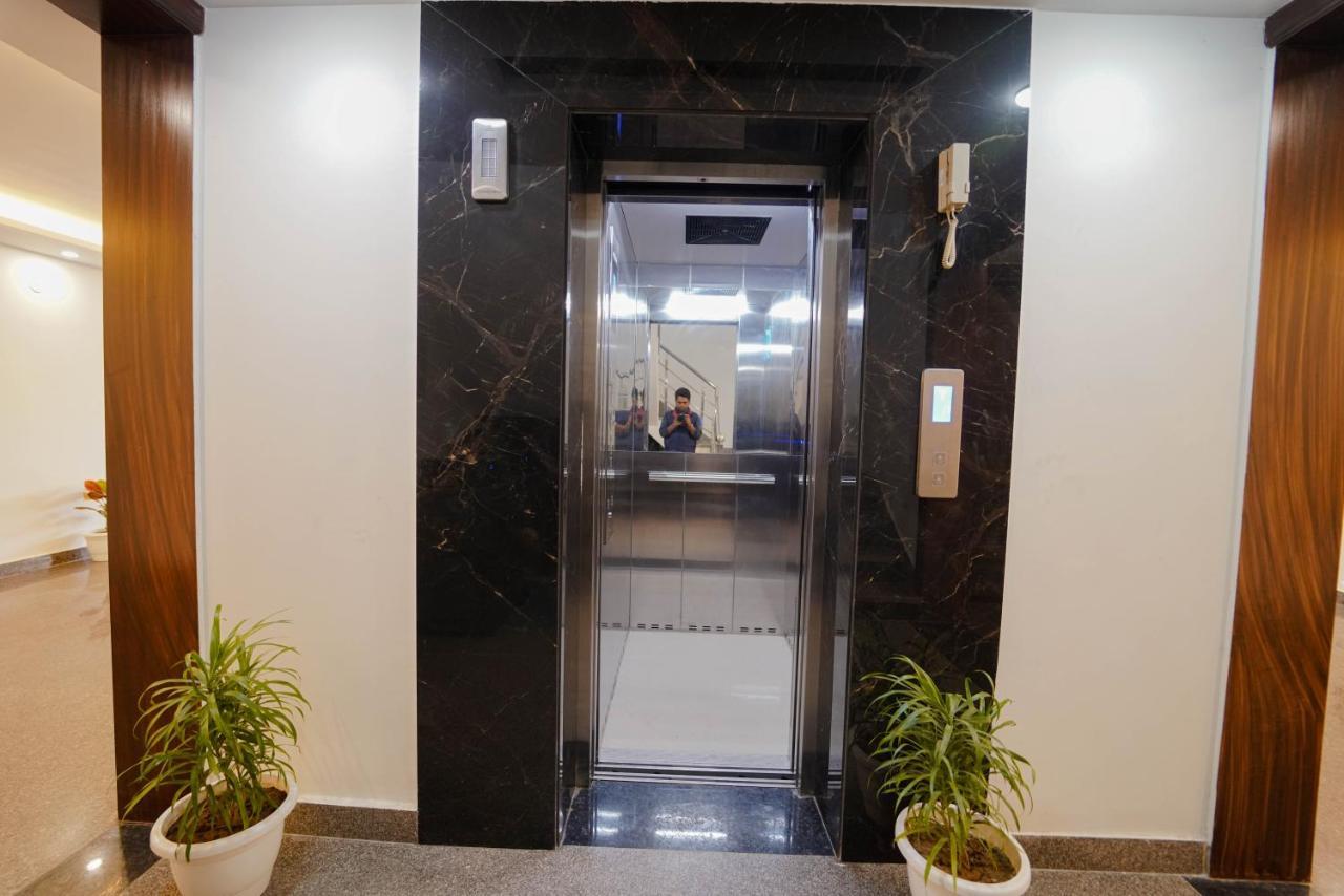 Lime Tree Two Bhk Service Golf Course Road * Gurgaon