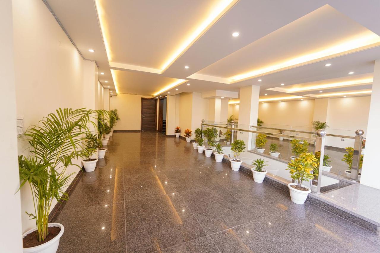 Lime Tree Two Bhk Service Golf Course Road Apartment *